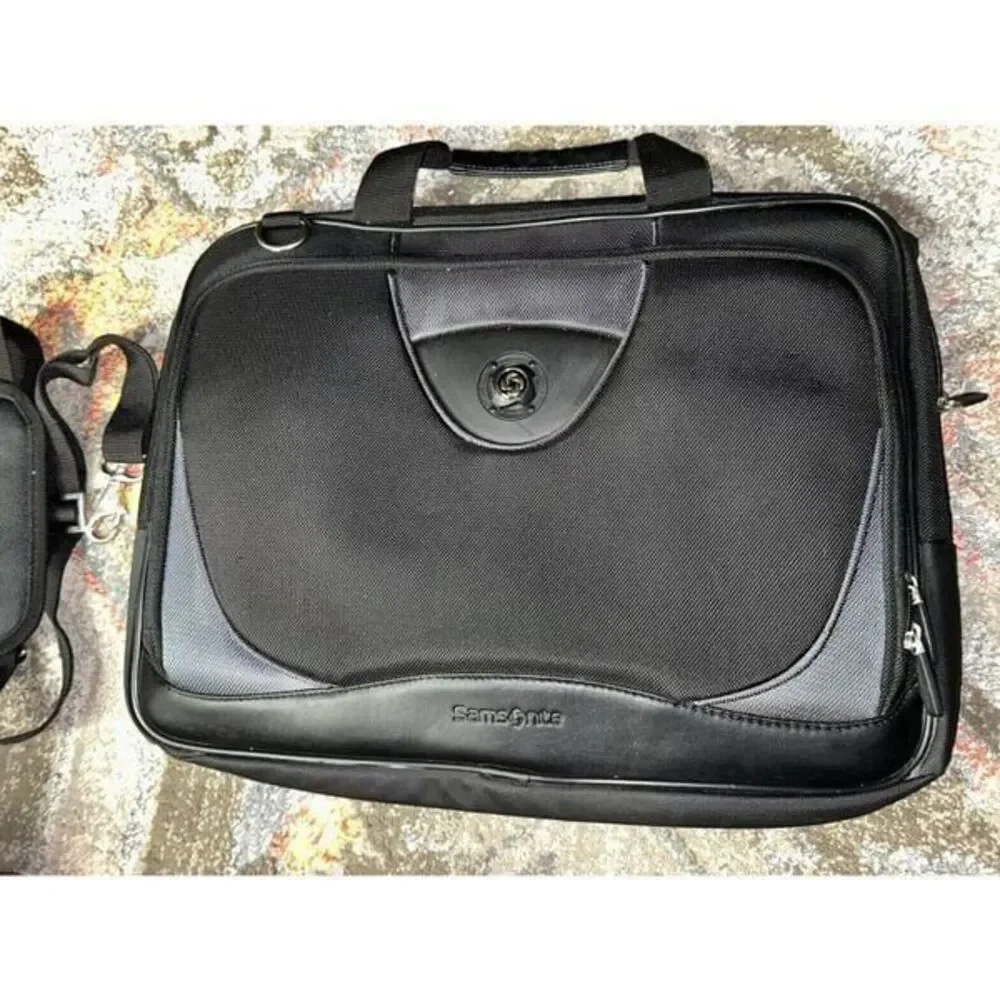 Samsonite Computer Laptop Softside Briefcase 16x13” Black Canvas 2 Large Pockets